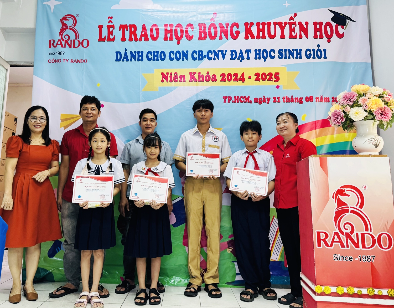 le trao hoc bong khuyen hoc RANDO 2024-2025 4